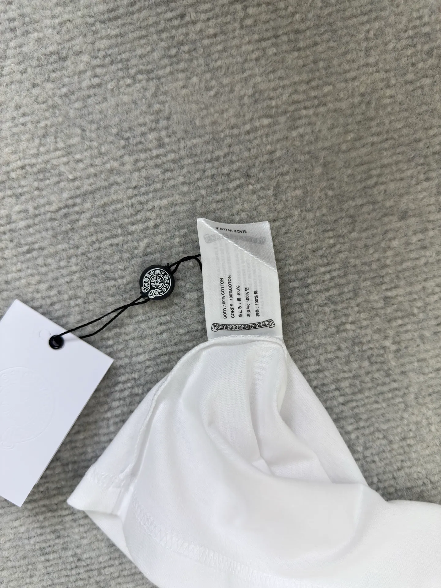 P240 Chrome Hearts Energy Bar Short Sleeves Authentic Open Edition - Physical Counter - Top Luxury Quality 🆚 Instant sale of all editions on the market Fabric is made of 26 weave 200g cotton material Printing is ink printing Customized accessories Size S M L